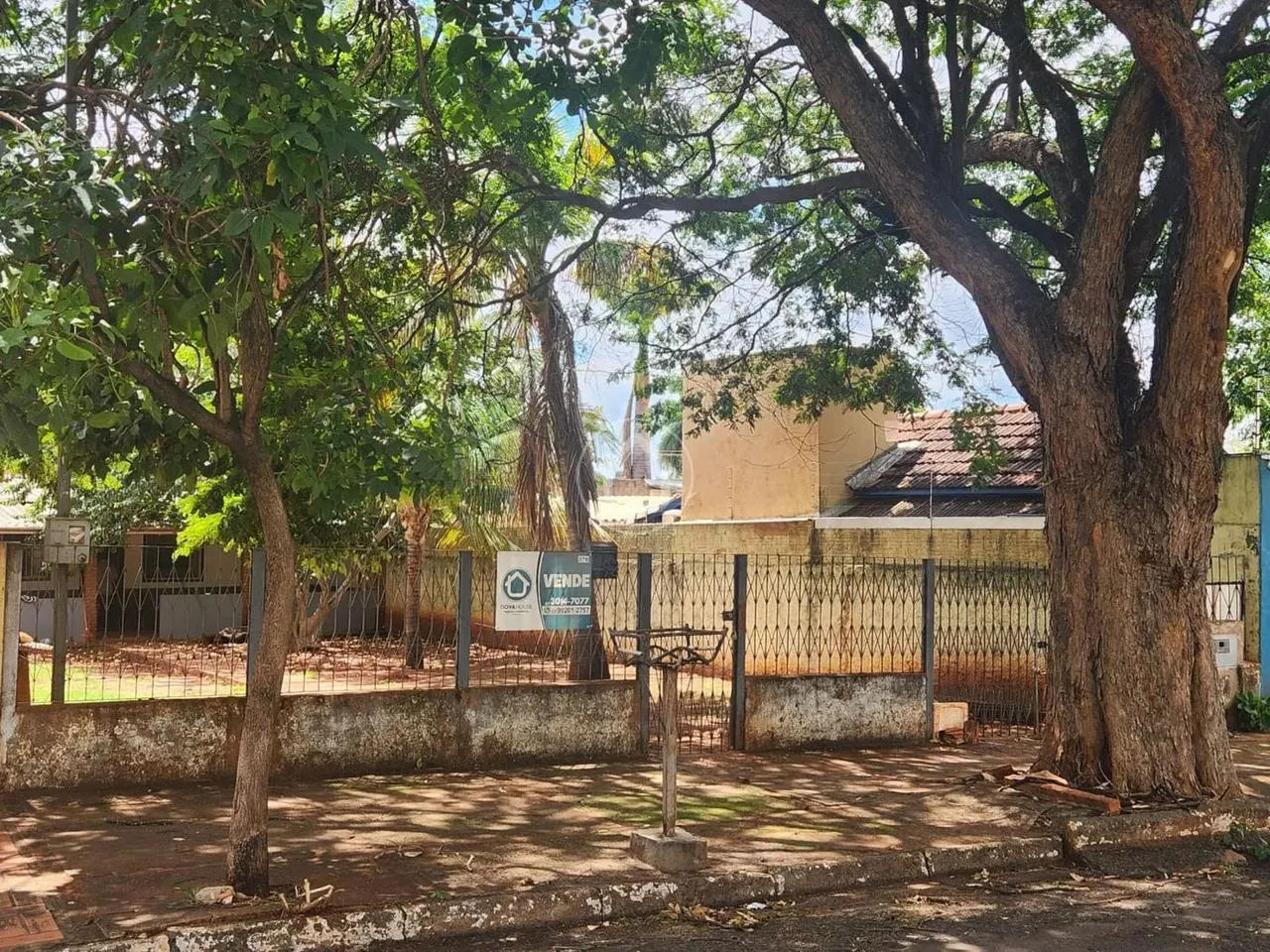 TERRENO COM CASA P/ DEMOLIÇÃO - OTIMA LOCALIZAÇÃO