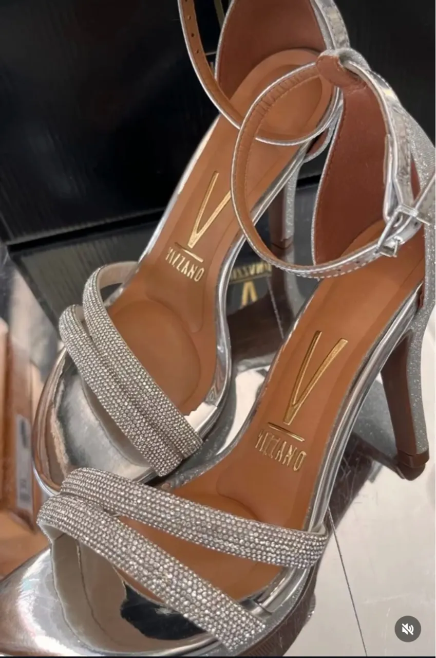 Sandália Vizzano Prateada com Strass