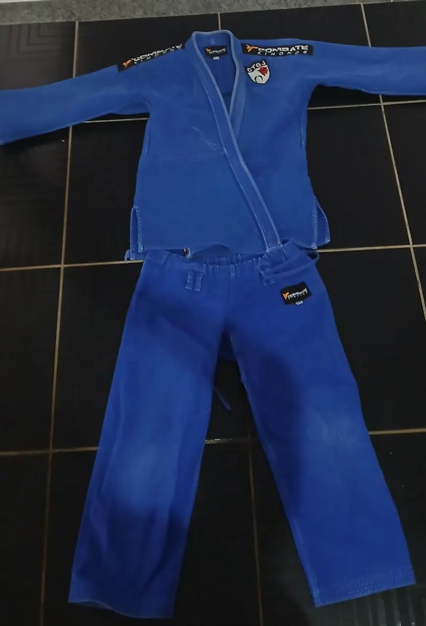 Kimono de Jiu-Jitsu/ judô Azul - Combate Kings Tamanho M3 ideal para crianças