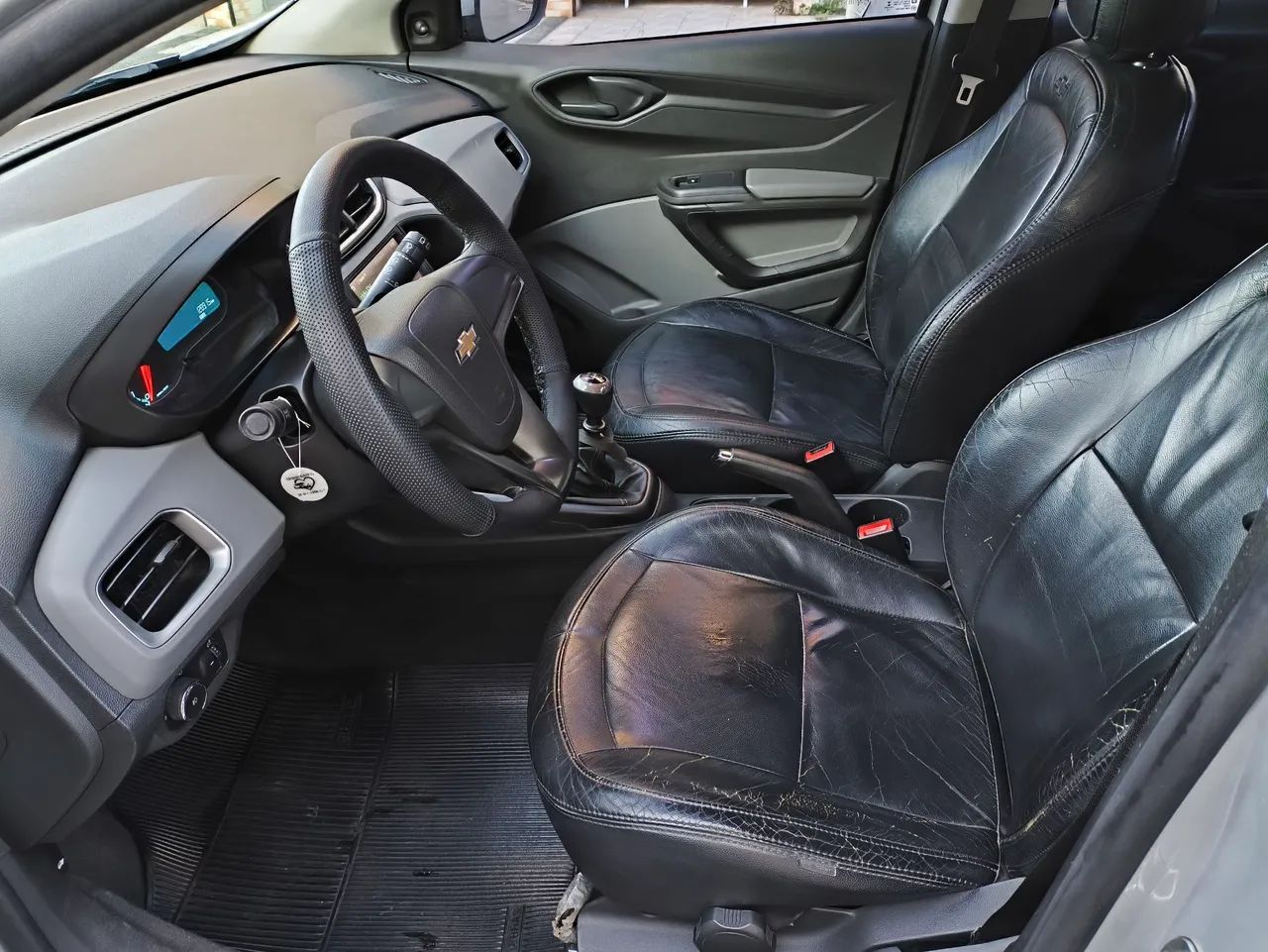 Onix 14/15 LT . 1.0  Excelente carro - Foto 3