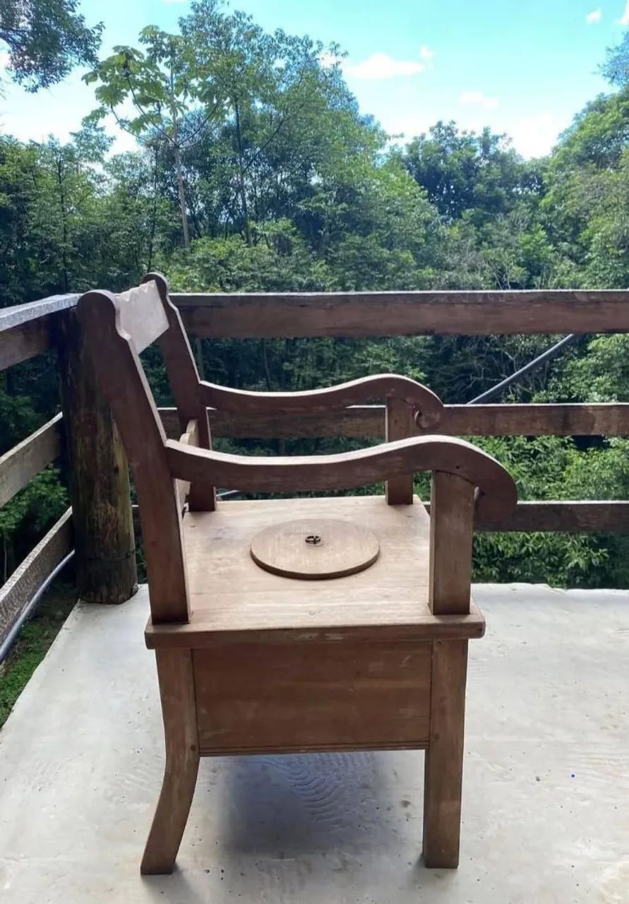 Cadeira de madeira rústica