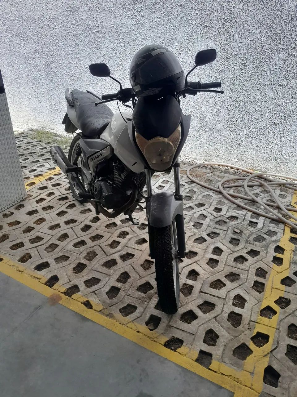 Moto sem nada pra fazer  esta desemplacada ano 2016 shineray xy 150