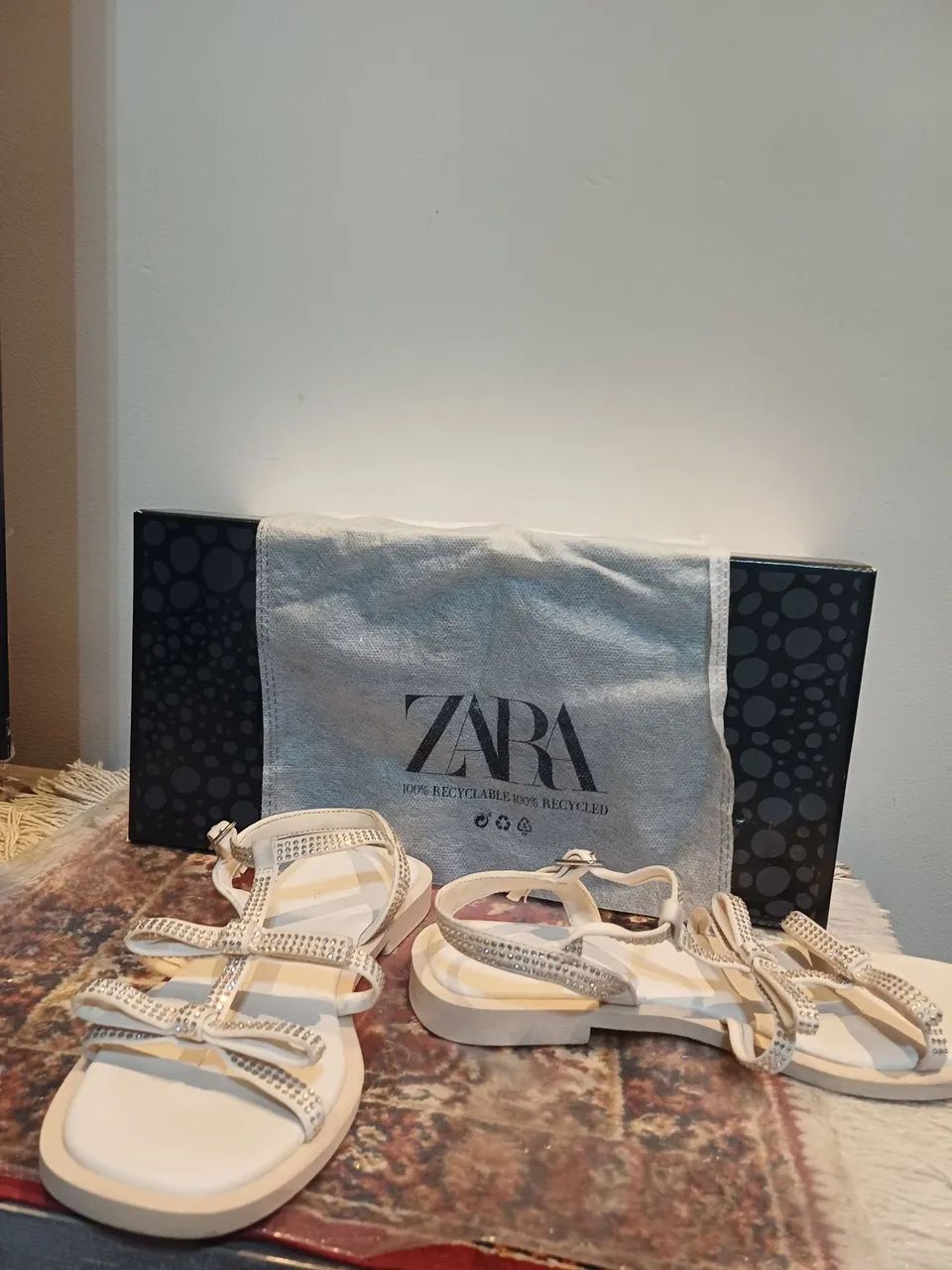 Sandália infantil Zara semi-nova off-white com strass,  tam.31. - Foto 3