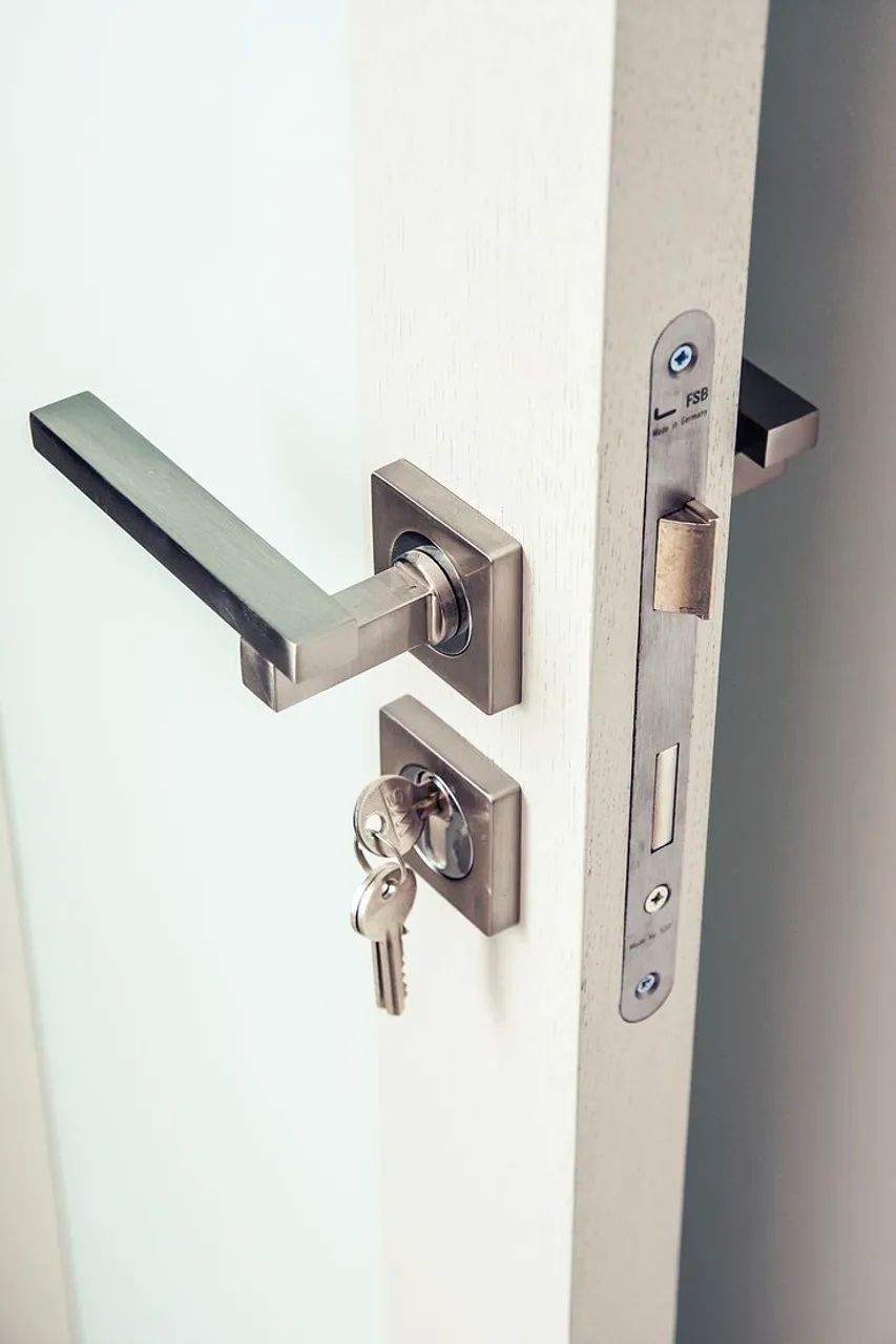 Instalação de portas, porta, janela, marcenaria  - Foto 3