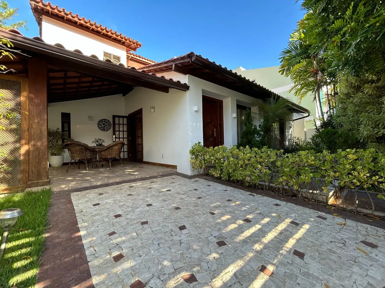 OPORTUNIDADE! Linda casa em condomínio à venda 3/4 suítes 360M² - Pituba