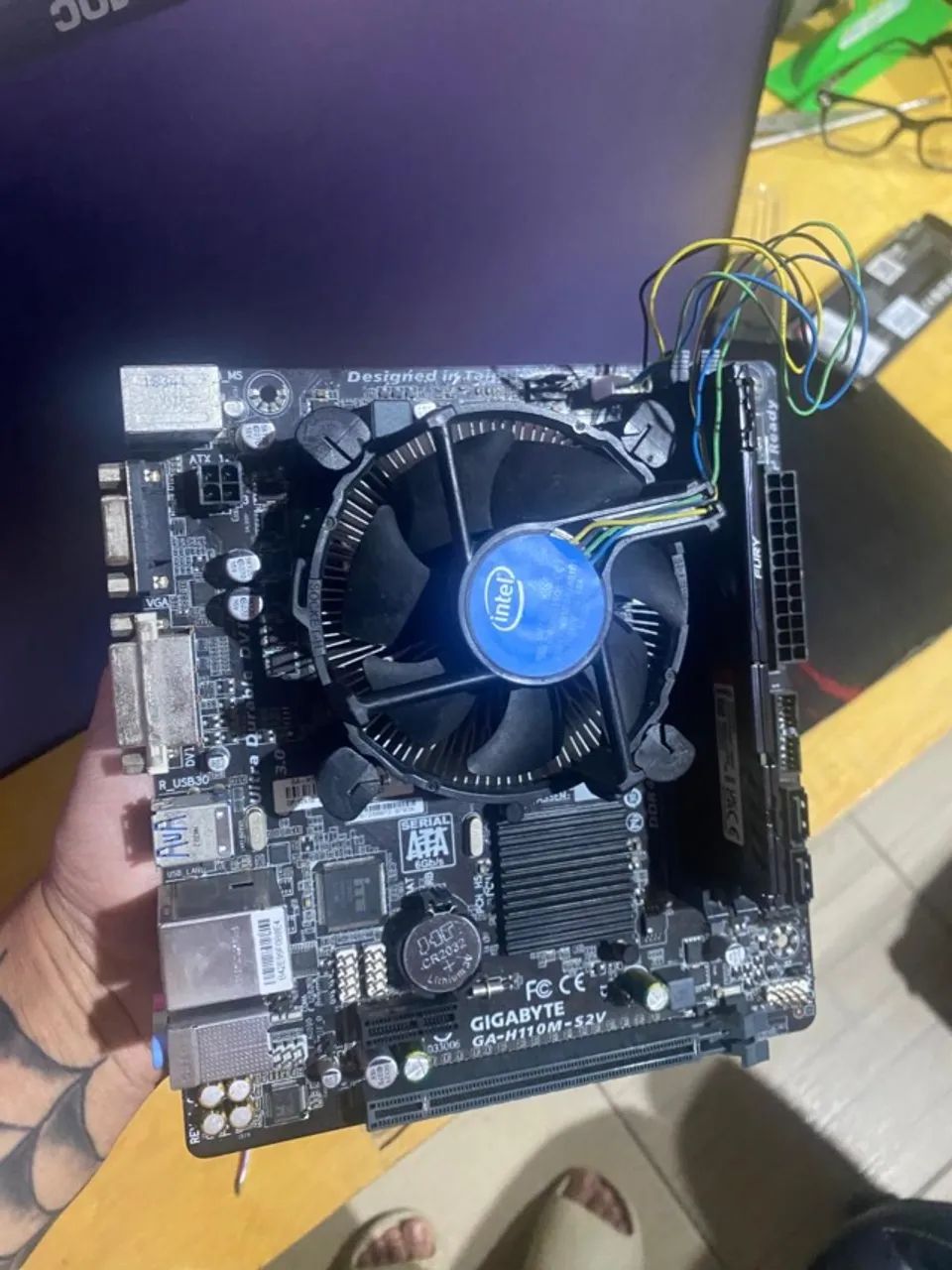 Placa Mãe GIGABYTE LGA 1151 H110M-S2V DDR4, Processador i3 6100