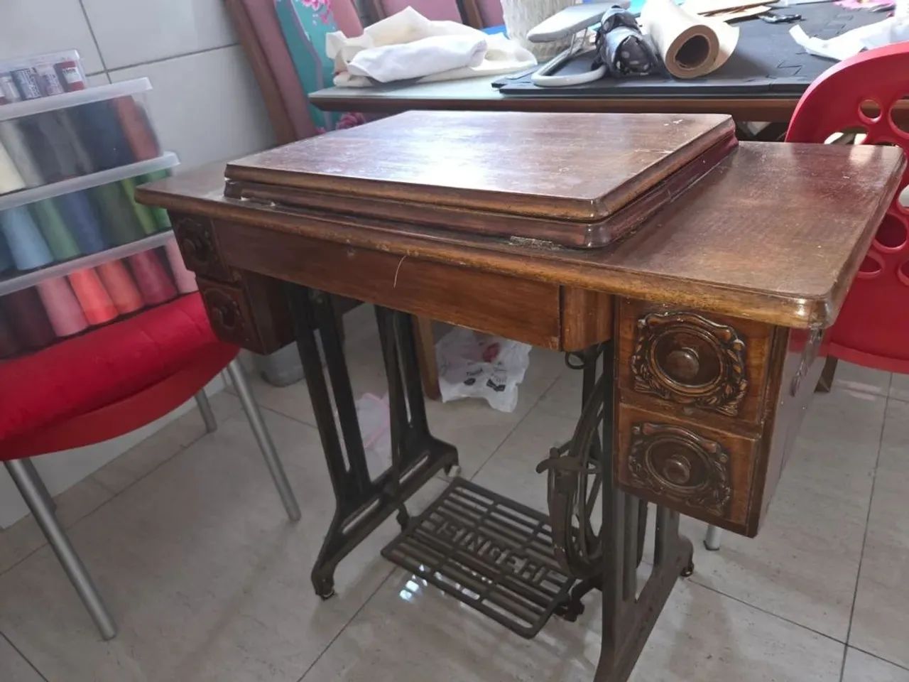 Máquina Singer pretinha antiga  - Foto 2