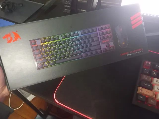 Teclado mecânico Redragon Kumara RGB e Mouse Redragon Cobra