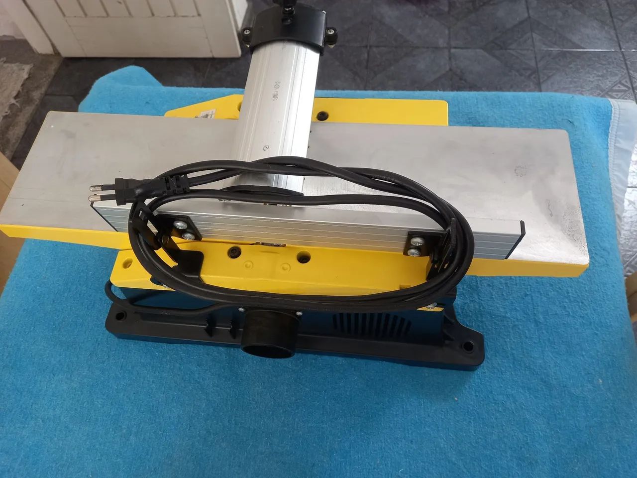 Plaina Elétrica 220V 82mm...novíssima...vendo ou troco por algo do meu interesse.  - Foto 2