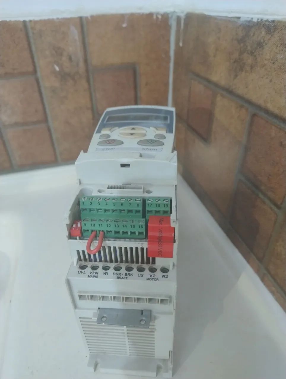 Inversor de Frequência Trifásico<br>2CV/1,5kW 380V 4,1A<br>ACS355-03E-04A1-4