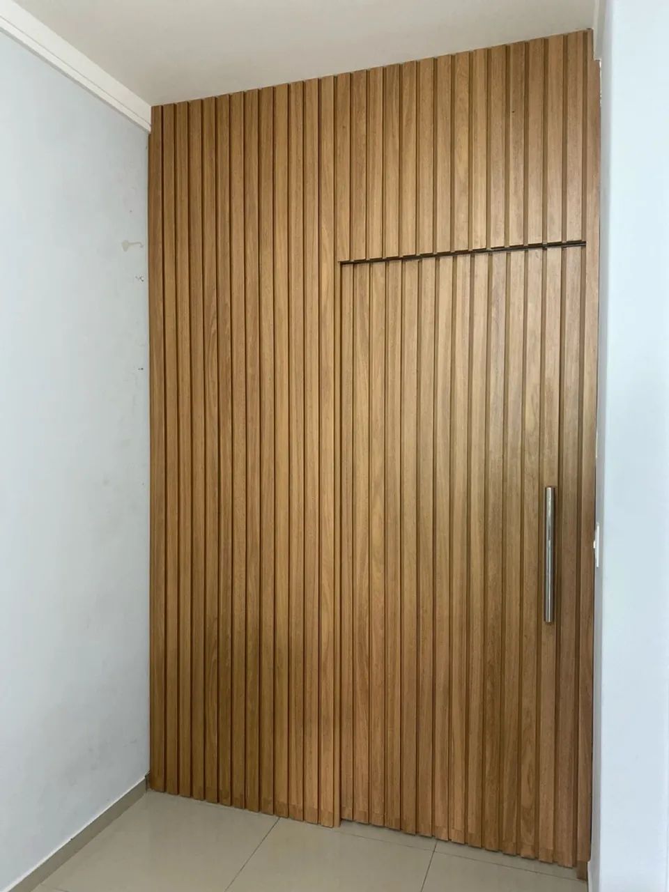 Painel com porta de corre