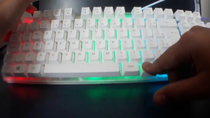 Teclado Gamer Luminoso Oex Mecânico RGB Branco TC-205 Comando por Voz