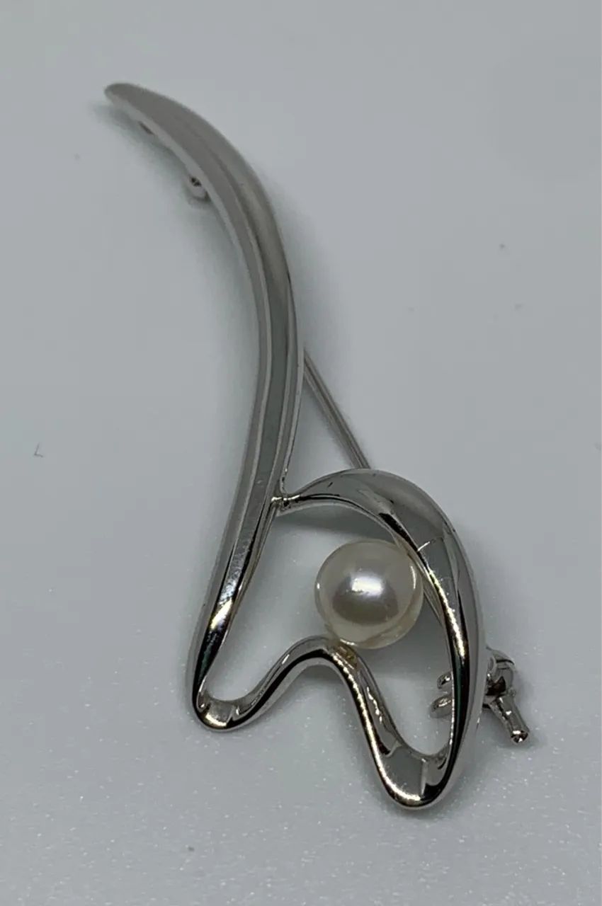 Broche de prata vintage com pérola