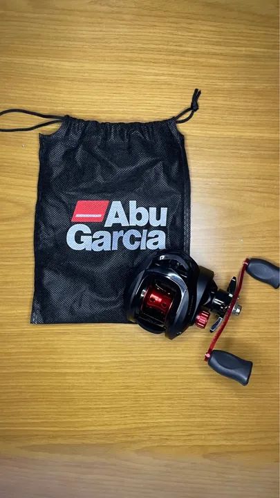 Carretilha Abu Garcia Black Max BMAX3 esquerdo cor preto - Foto 6