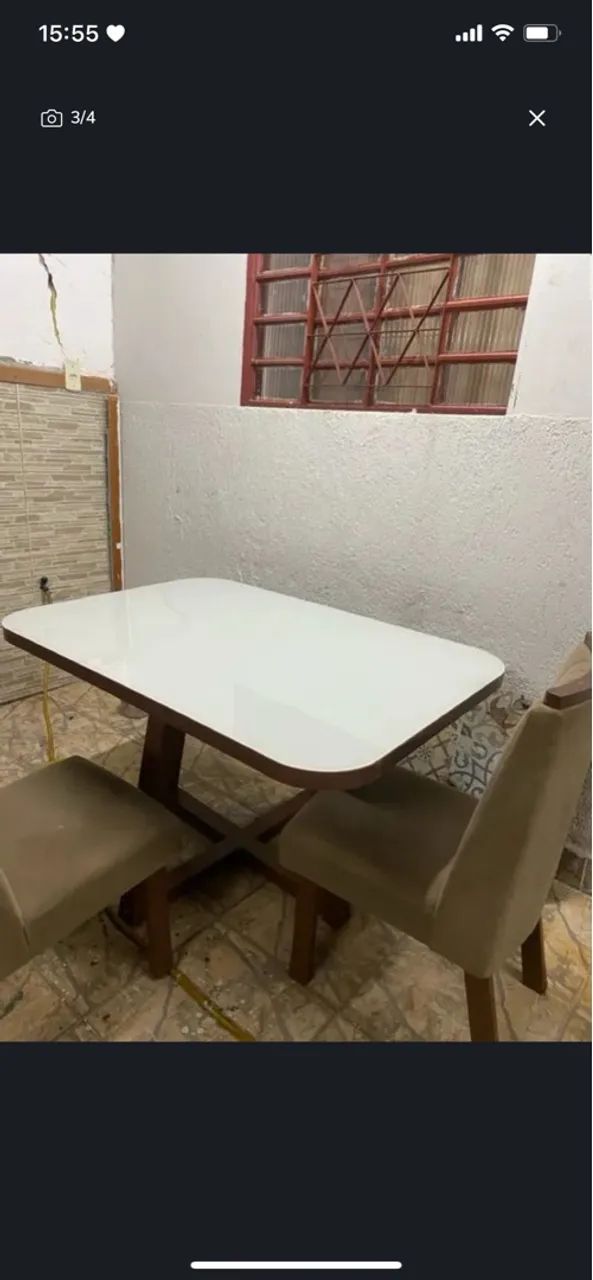 Mesa de jantar co quatro cadeiras 
