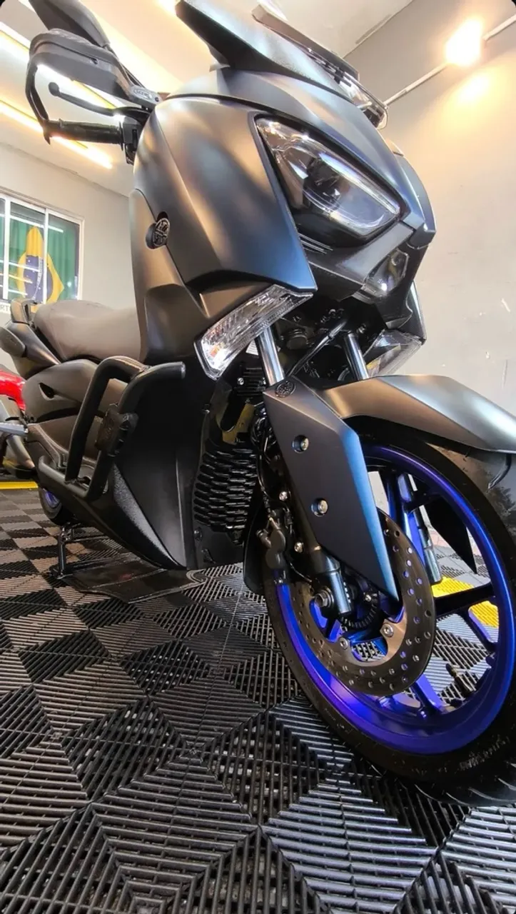 Xmax 250 impecável.
