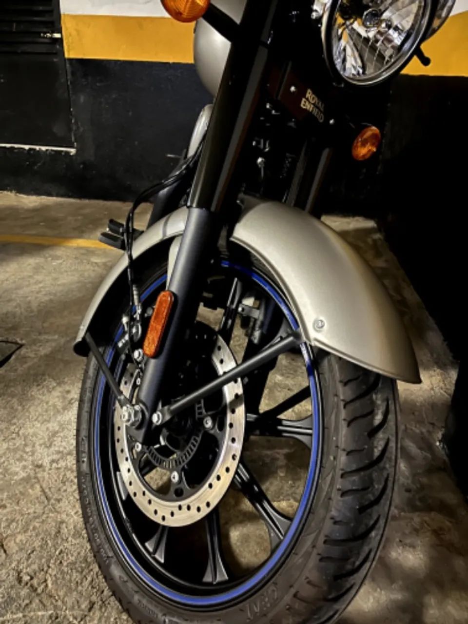 Royal Enfild Classic 350 Dark 2024 com 3.700 Km  R$ 22.500 - Foto 5