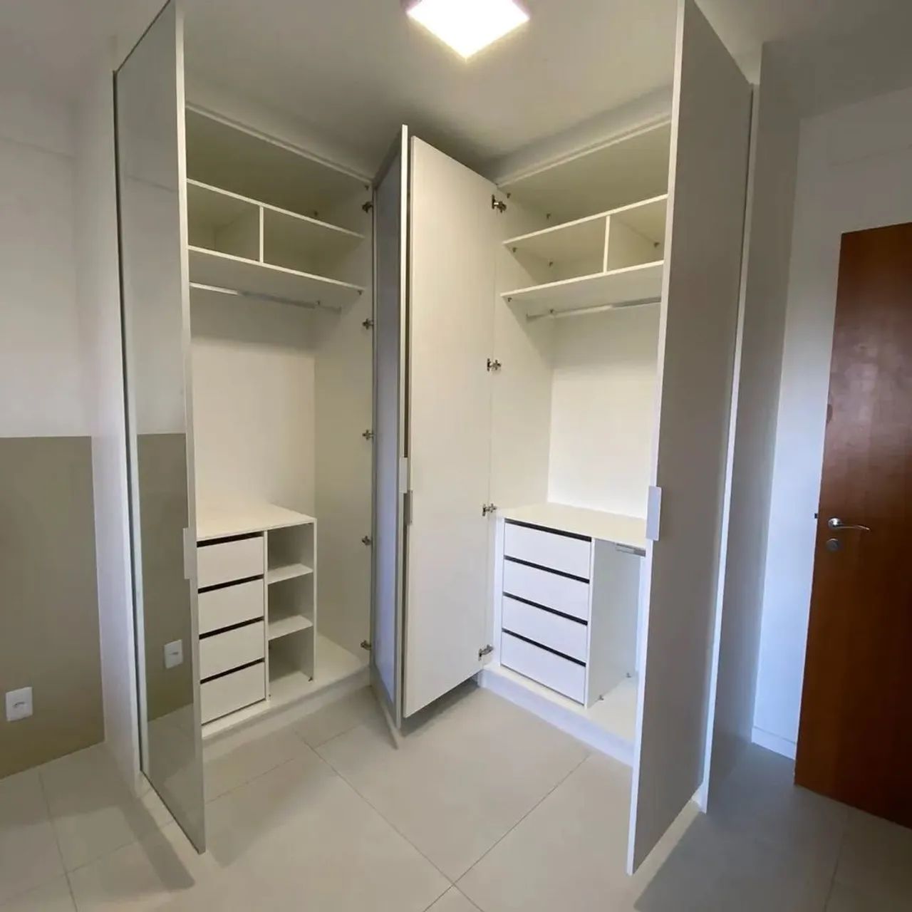 Closet branco de correr com 3 gavetas - Foto 3