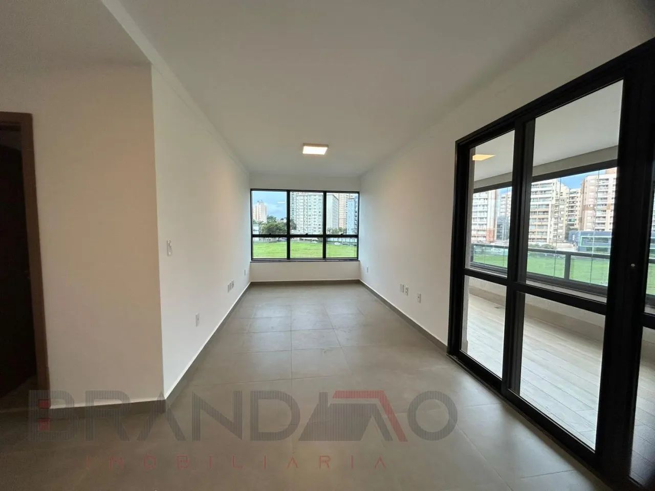 APARTAMENTO Á VENDA NO EDIFÍCIO PLAZA DE ESPAÑA - 143,89m² - 3 SUÍTES + LAVABO, COMPLETO E