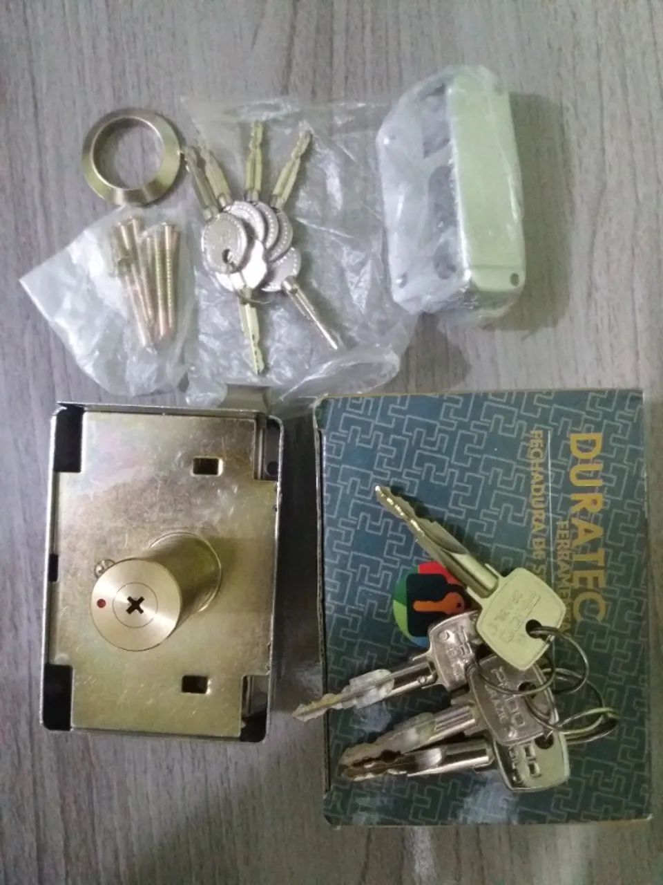 Fechadura De Portão com 10 chaves Tetra.