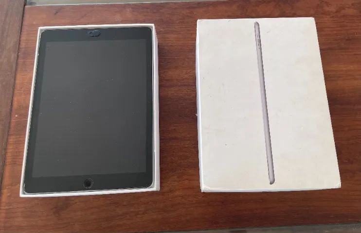 Apple iPad 6ª geração + Capa teclado Logitech - Foto 3