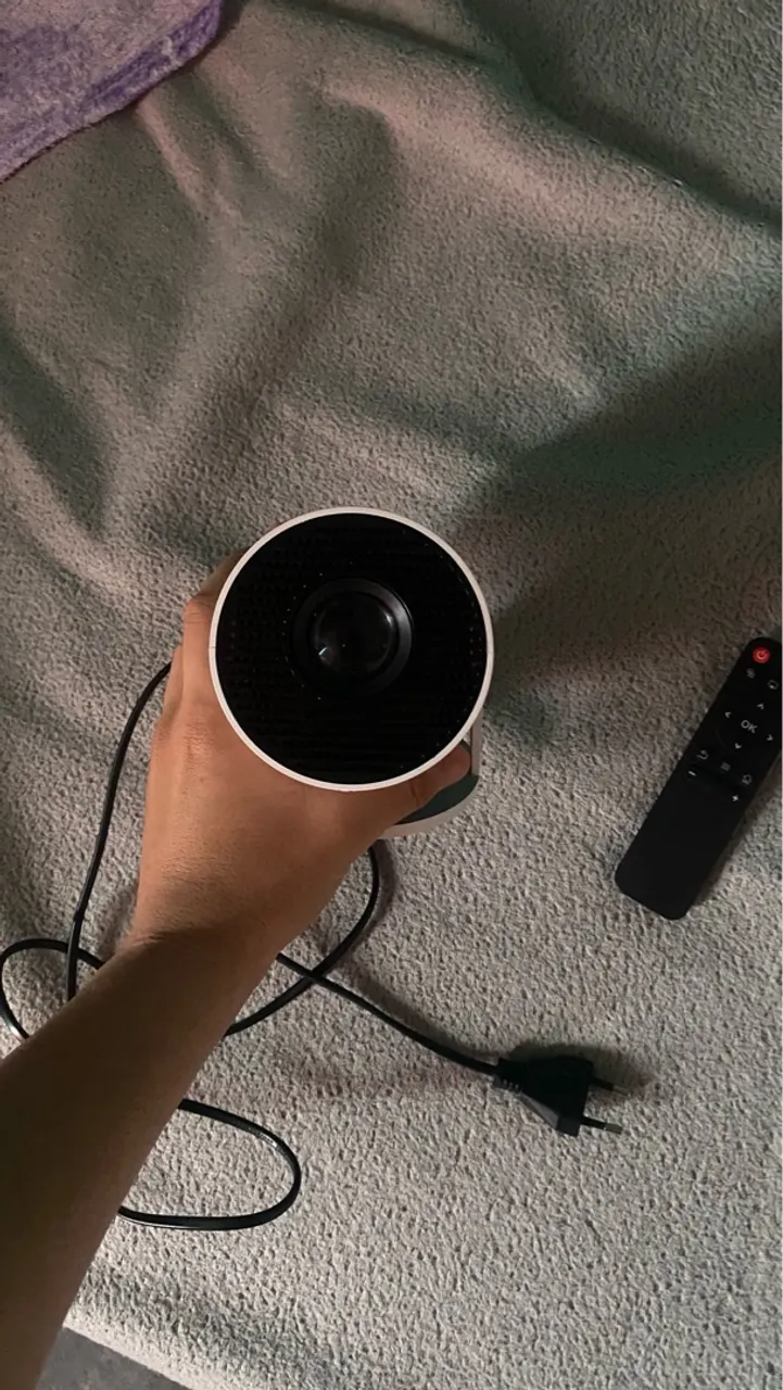 Mini Projetor Portátil - Perfeito para Filmes e Apresentações