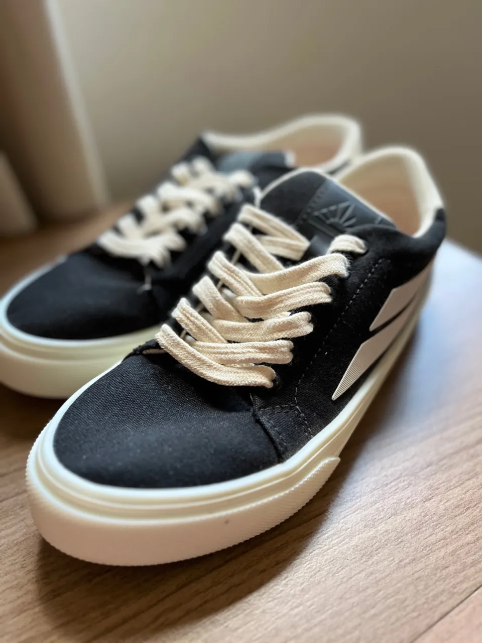 Tênis original da Redley com Detalhes Branco - Novo!