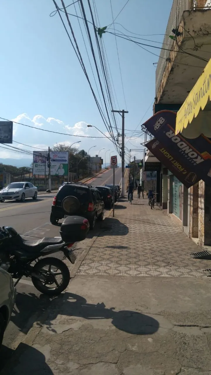 Imóvel no centro com 9 kitnets e 1 ponto comercial