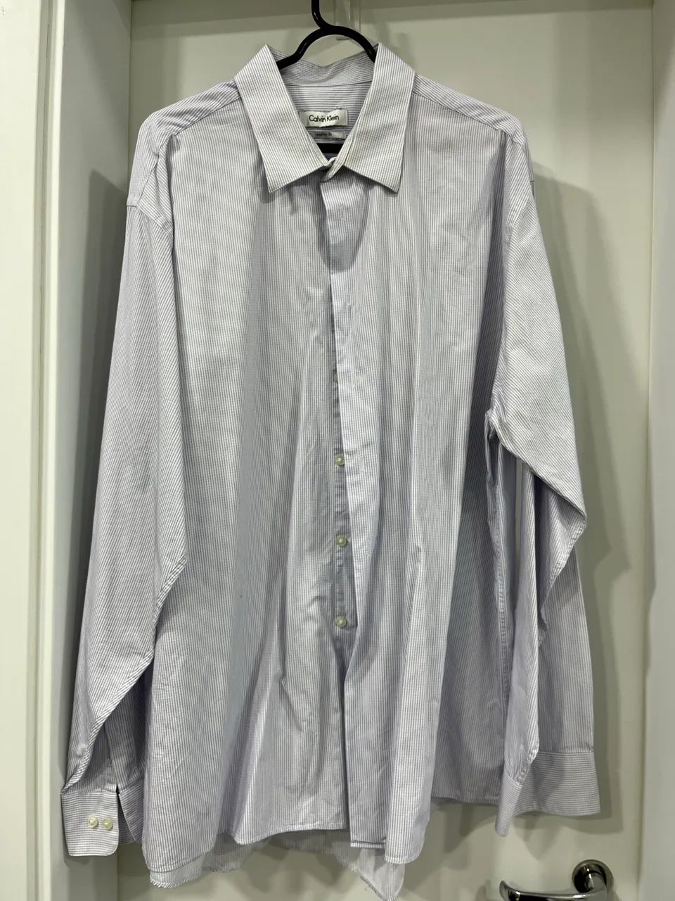 Camisa Calvin Klein cinza tamanho 17 1/2 - Foto 2