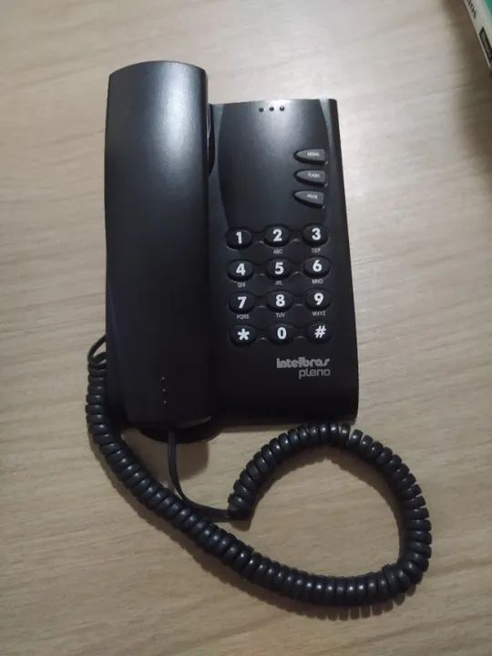 Telefone com fio Intelbras Pleno preto usado