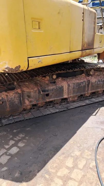 ESCAVADEIRA KOMATSU PC200/6 ANO 2006 - Foto 4