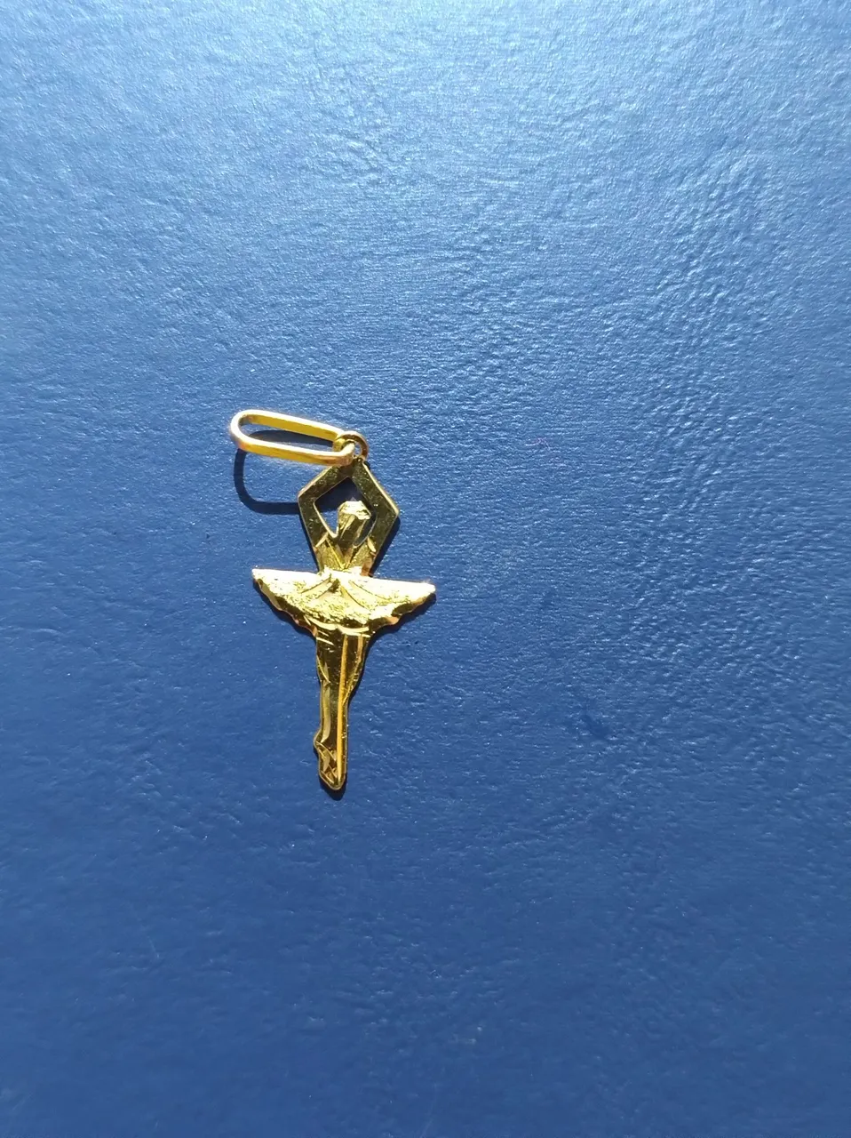 Pingente Bailarina de ouro 18k