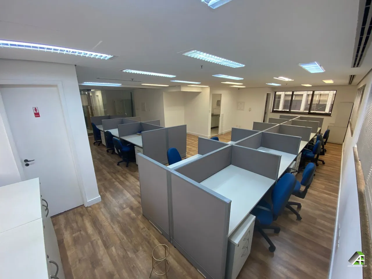 ESCRITÓRIO/SALA PARA LOCAÇÃO MOBILIADA NA REGIÃO DA VILA OLÍMPIA