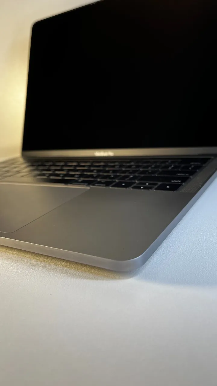 Macbook Pro A1706 Cinza 8gb - 256gb Ssd - Intel Core I5 (Usado)