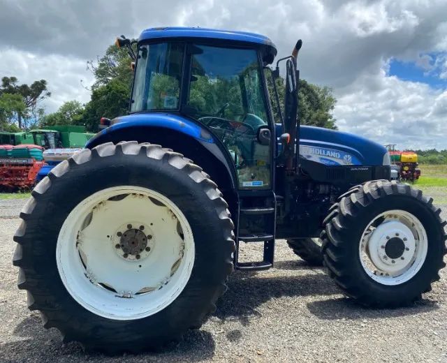 Trator New Holland - TS 6.120. Fabricação 2015 - Tratores e