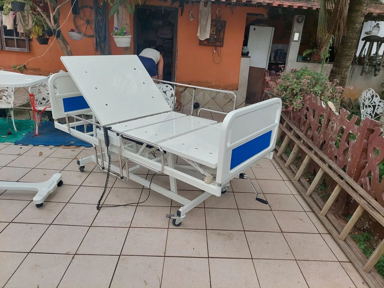 Cama hospitalar elétrica com elevação de altura.  - Foto 3