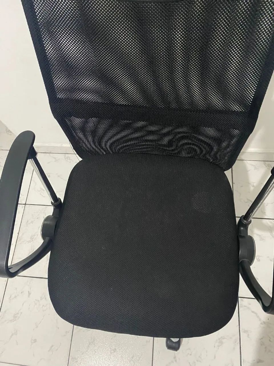 Cadeira de Escritório Ergonômica em Ótimo Estado - Foto 4