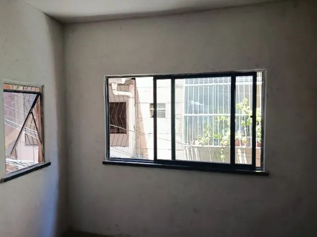 Casa com 2 quartos, 1°andar em vila, próximo a beira mar.