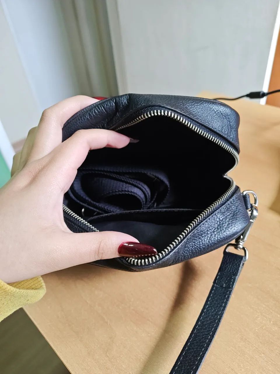 Bolsa Calvin Klein preta - Foto 3