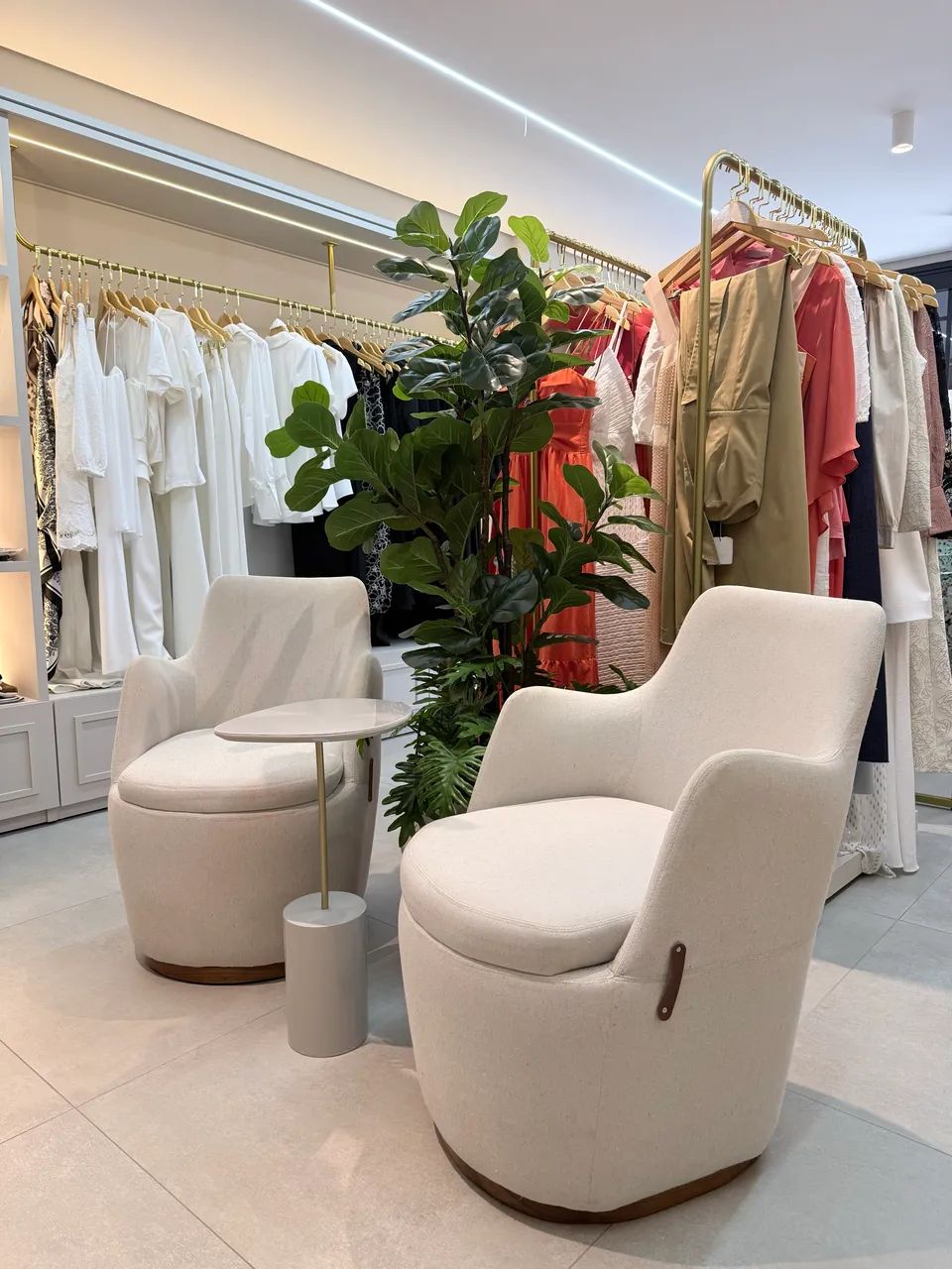 POLTRONAS DE LINHO, ÓTIMO ACABAMENTO 