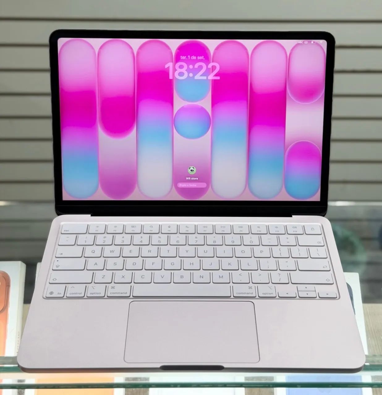 Macbook neo 8gb / 256gb apenas 3 ciclos e apenas 2 meses de