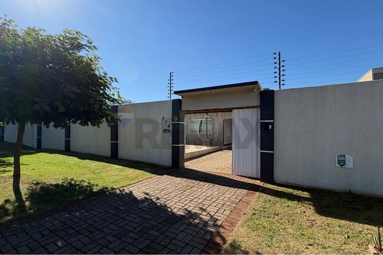 "Terreno Amplo com 2 Casas e Piscina" - Foto 2