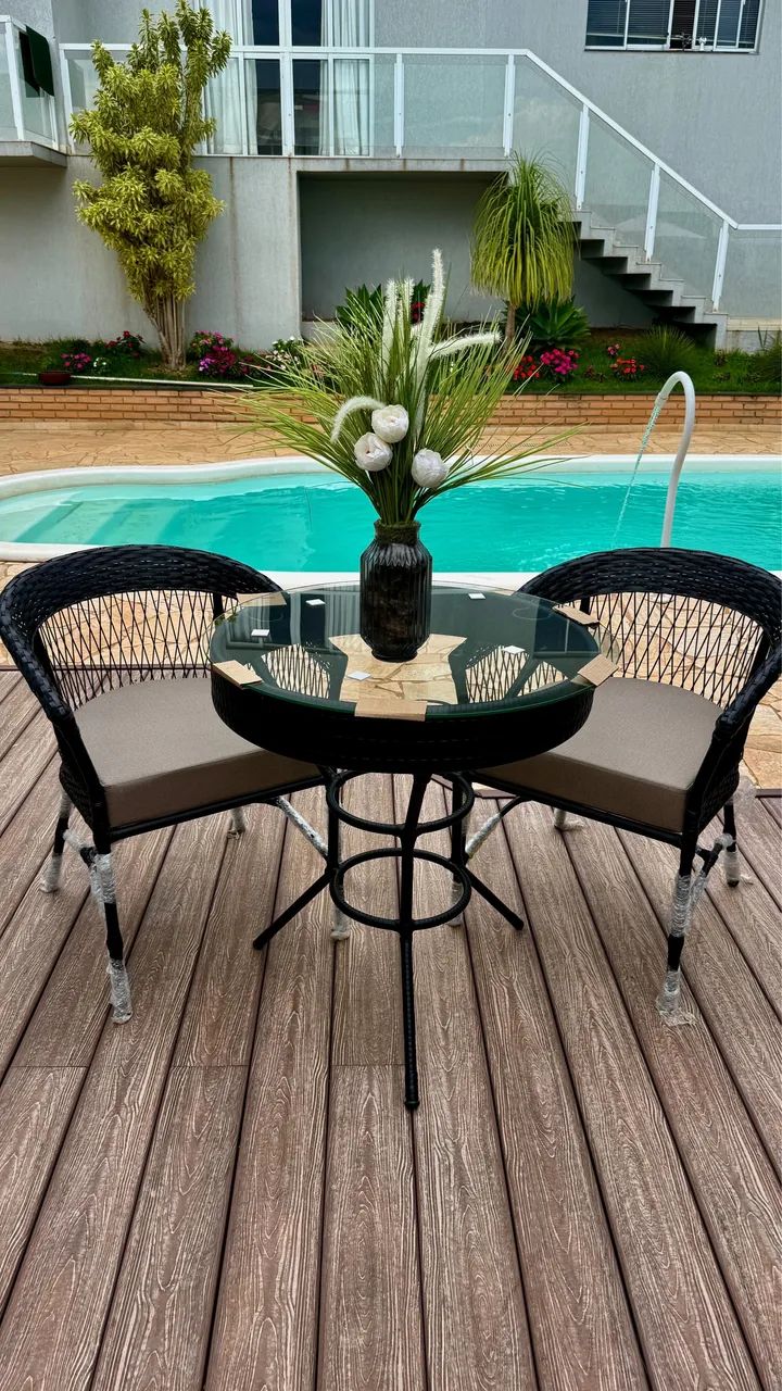 mesa área externa jardim sacada poltronas 