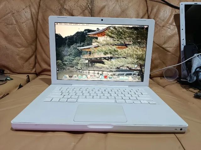 Apple Macbook White A1181 ano 2008 