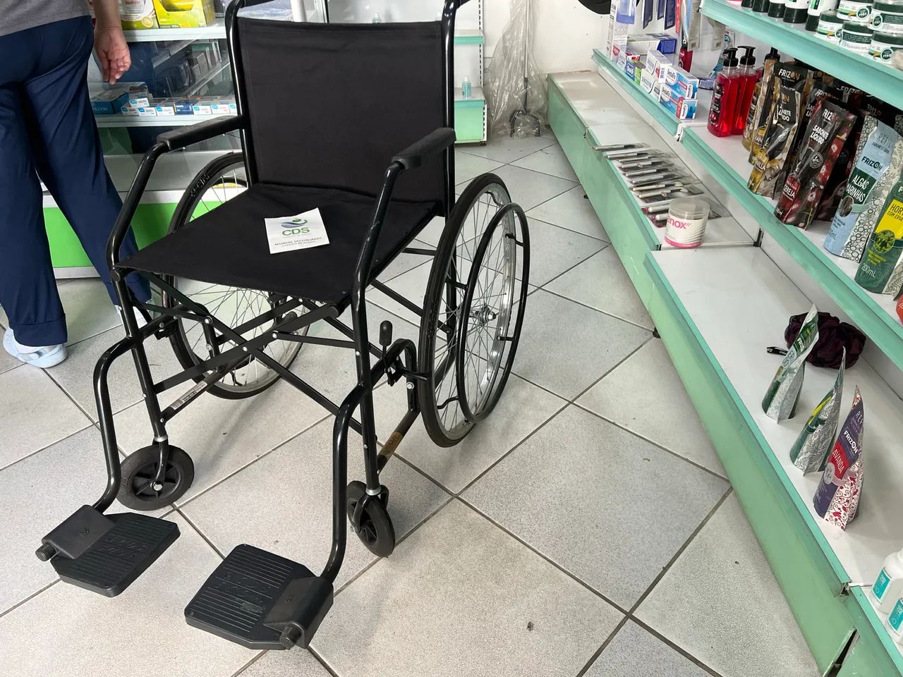 Cadeira de Rodas nunca utilizada - Foto 3