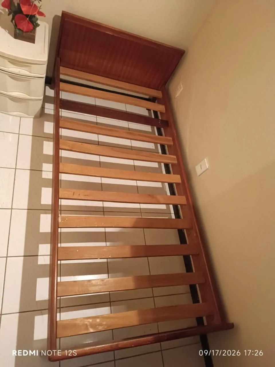 Cama de Solteiro Madeira Maciça 88x188 - Muito Conservada - Foto 3