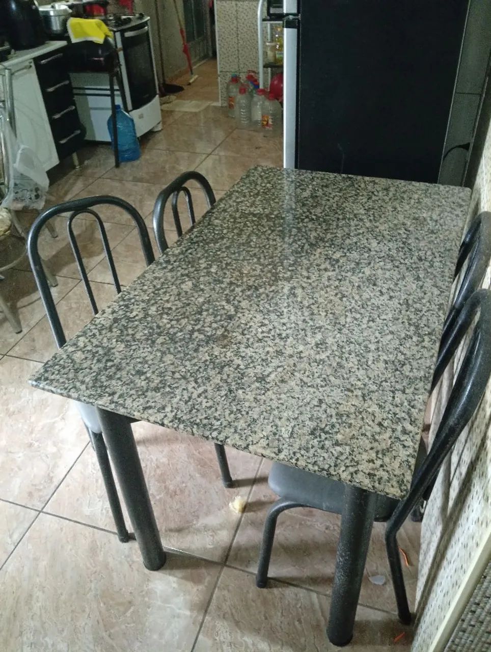 Mesa 04 cadeiras de tubo