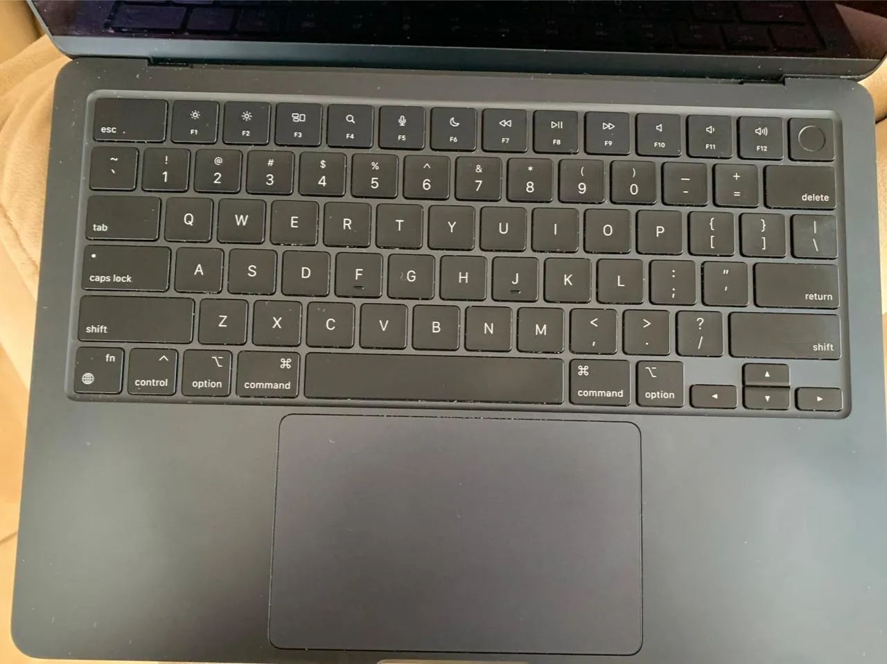 MacBook Air M2 - 8GB RAM / 256GB SSD