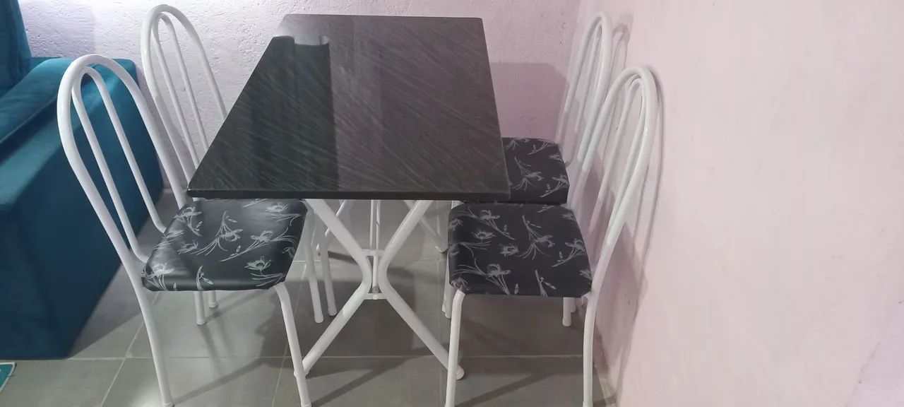 Mesa com 4 cadeiras  - Foto 2