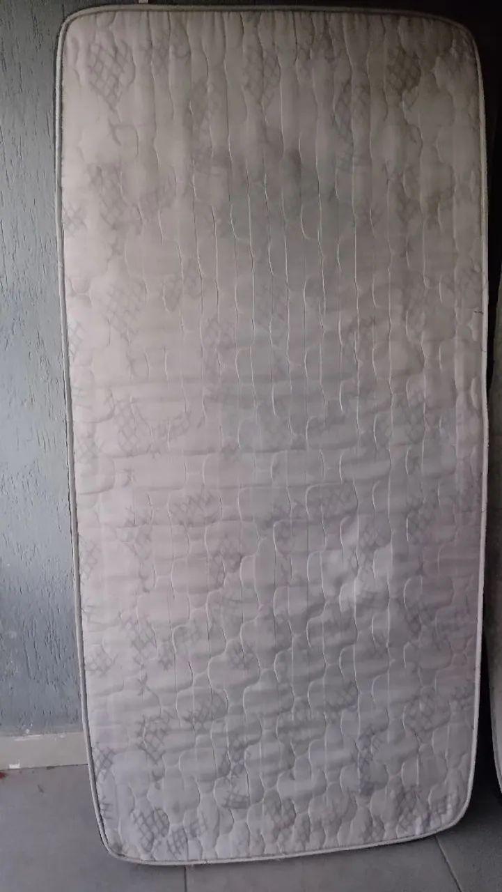 Colchão de solteiro de espuma usado 
